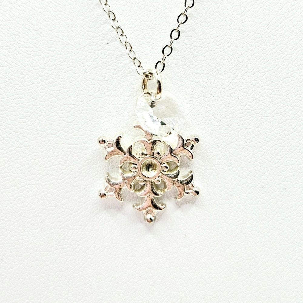 Snowflake made with Genuine Swarovski Crystal Silver Necklace New